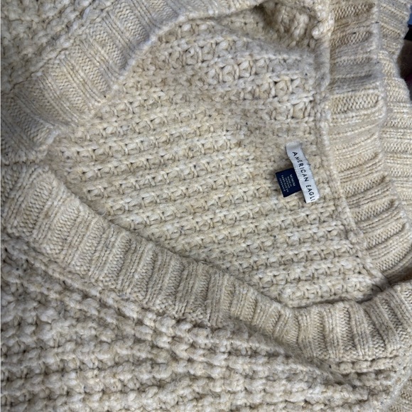 American Eagle Outfitters Cream V-Neck Sweater - Picture 4 of 4
